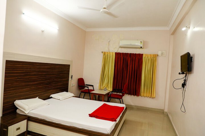 Room 2 of 40