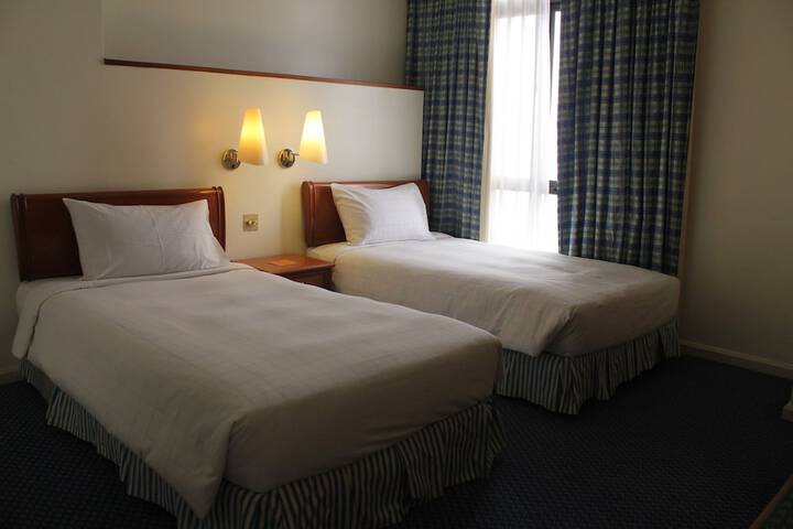 Room 5 of 33