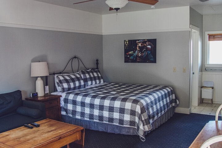 Room 3 of 43