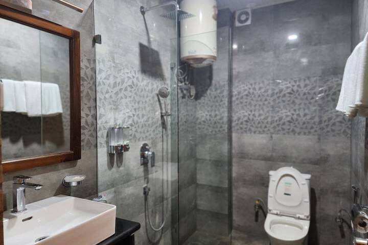 Room 14 of 25