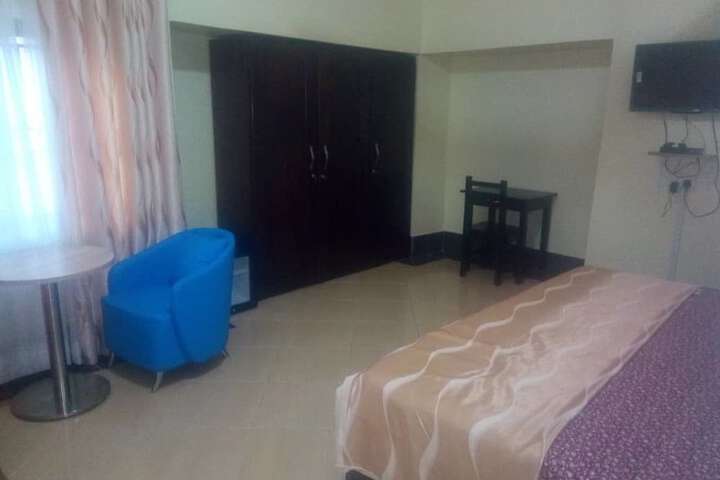 Room 6 of 17