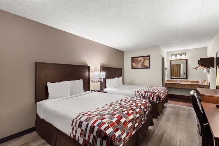 2 Queen Beds (1 of 4)