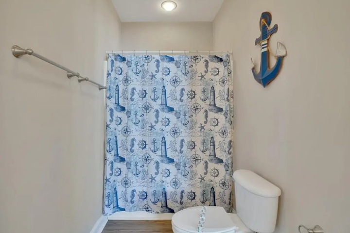 Room 9 of 28