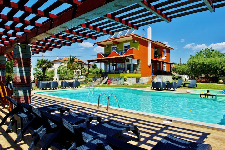 Pool 16 of 63