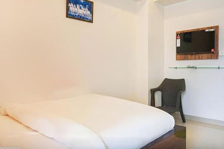 Room 8 of 14