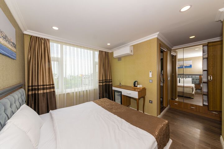 Room 8 of 48