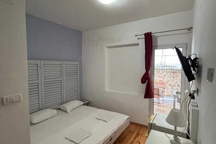 Room 8 of 21
