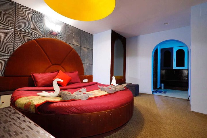 Room 10 of 19