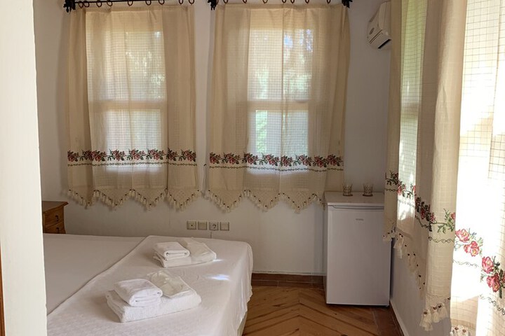 Room 3 of 139