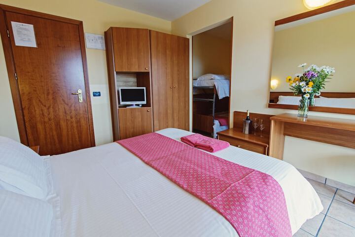 Room 10 of 73