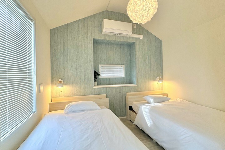 Room 5 of 61