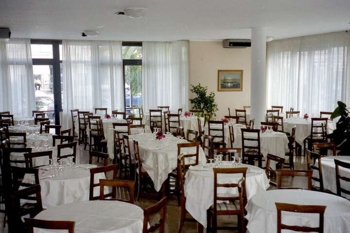 Dining 22 of 43
