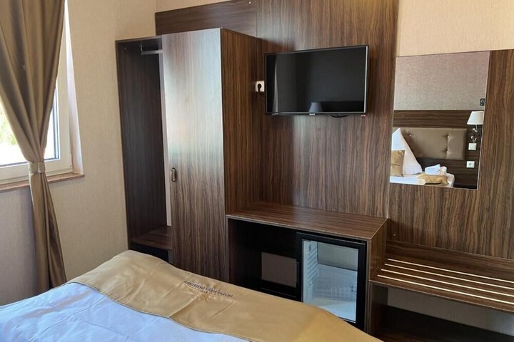 Room 5 of 13