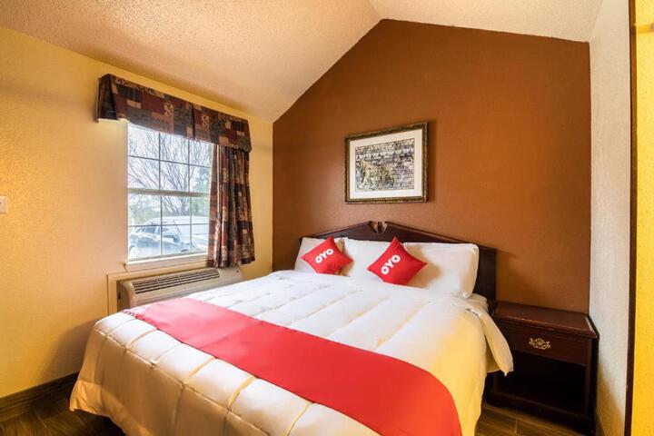 1 King Bed (11 of 13)