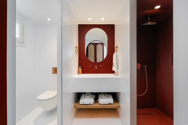 Room 90 of 142