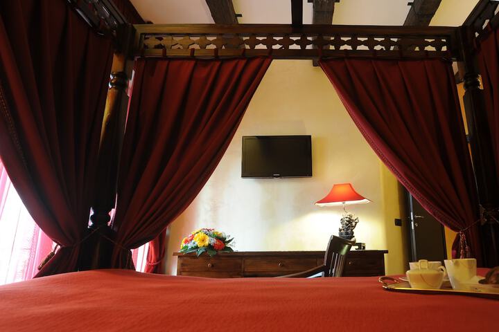 Room 12 of 15