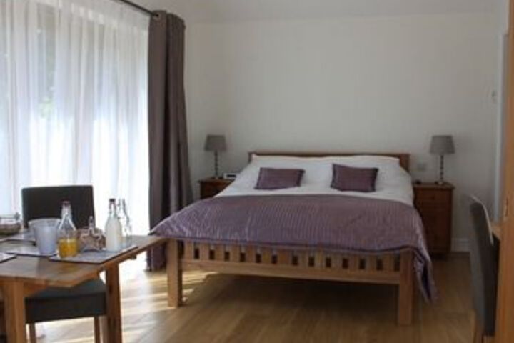 Room 4 of 9