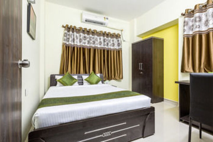 Room 12 of 28