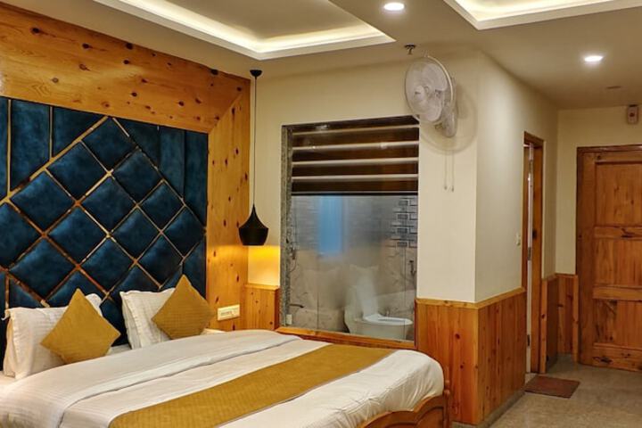 Room 12 of 38