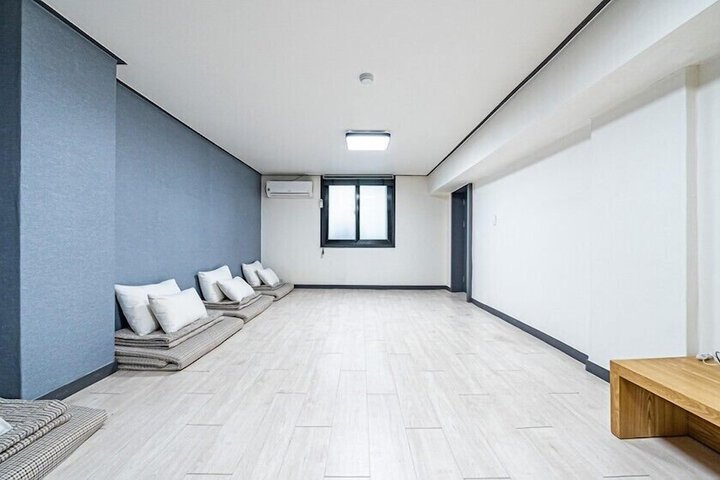 Room 44 of 65