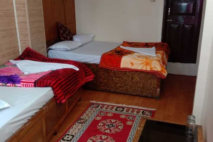 Room 4 of 12