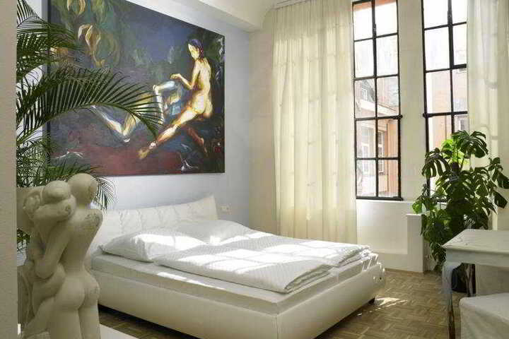 Room 6 of 7