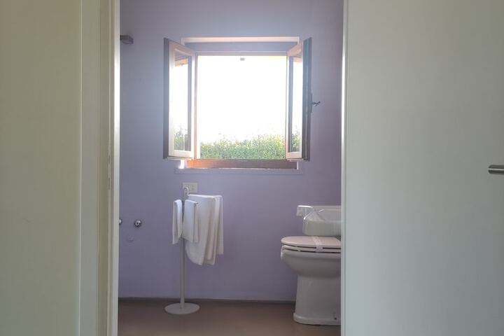 Room 33 of 49