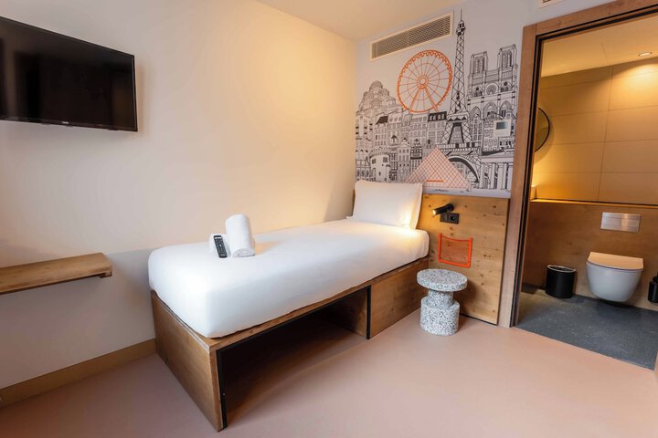 Room 52 of 89