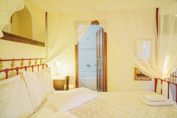 Room 3 of 97