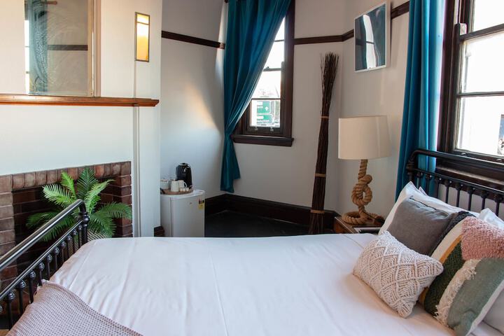 Room 45 of 192