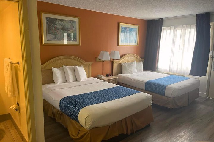 Superior 2 Queen Beds (4 of 16)