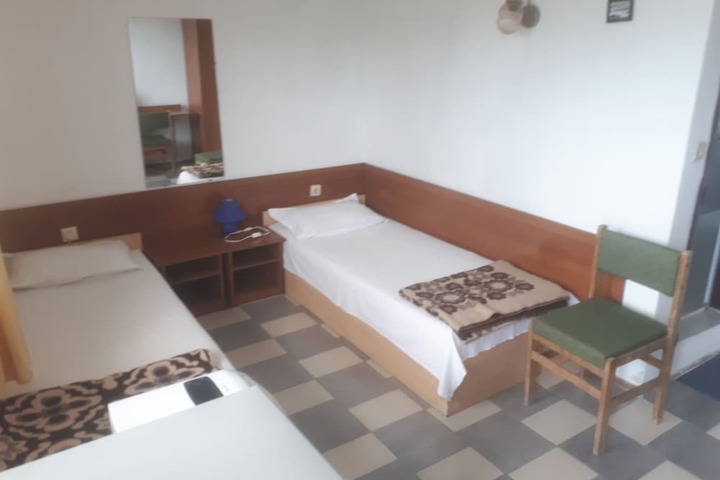 Room 6 of 11