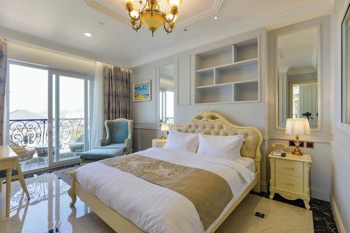 Room 53 of 195