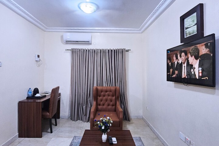 Room 33 of 81