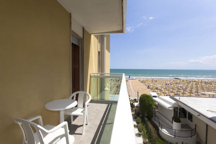 Room 67 of 154