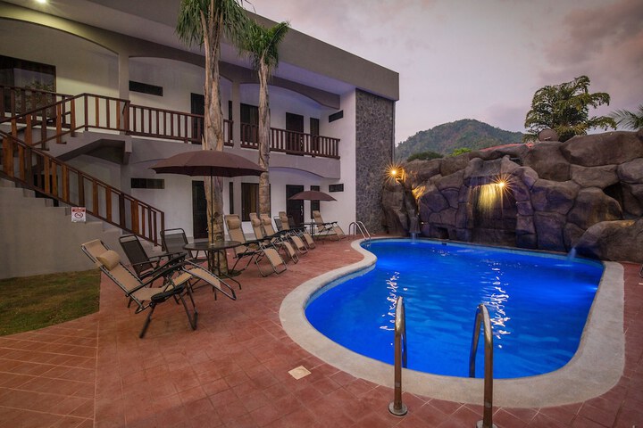 Pool 10 of 20
