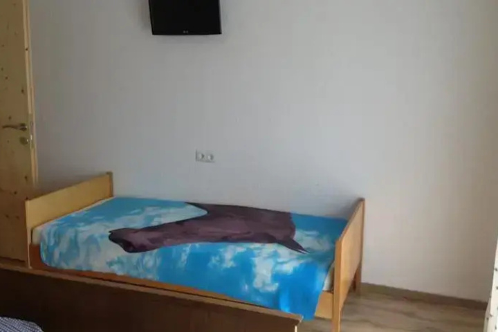 Room 3 of 18