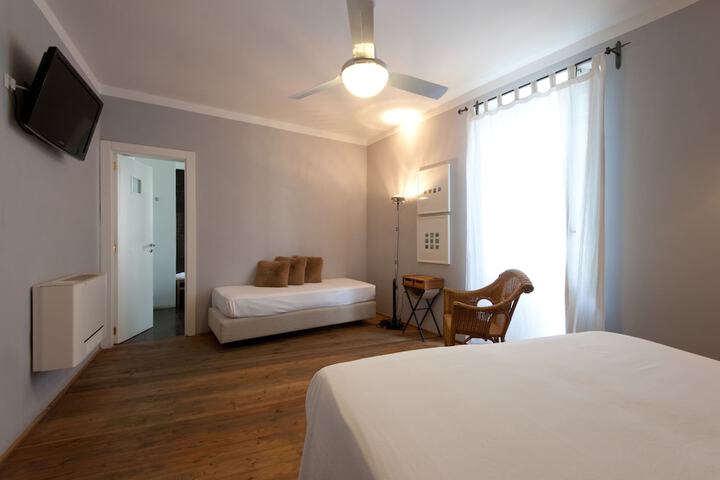 Room 14 of 60