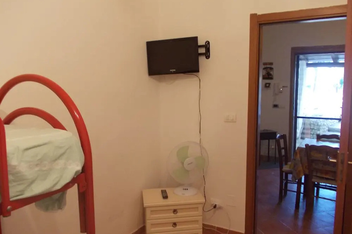 Room 4 of 10