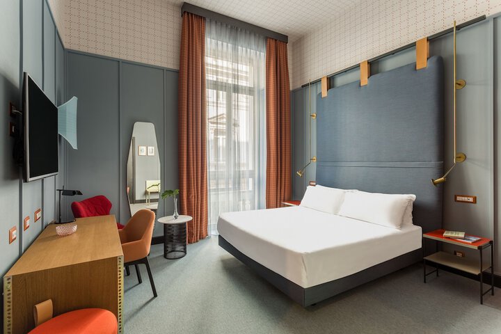 Room 46 of 100