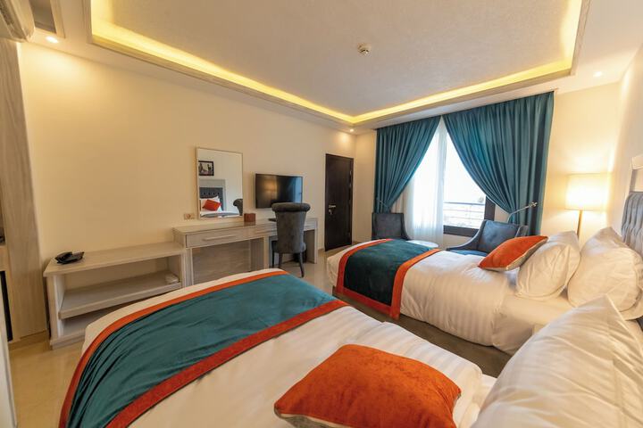 Room 9 of 38