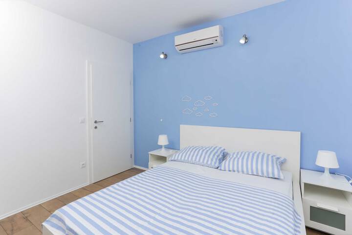 Room 10 of 66