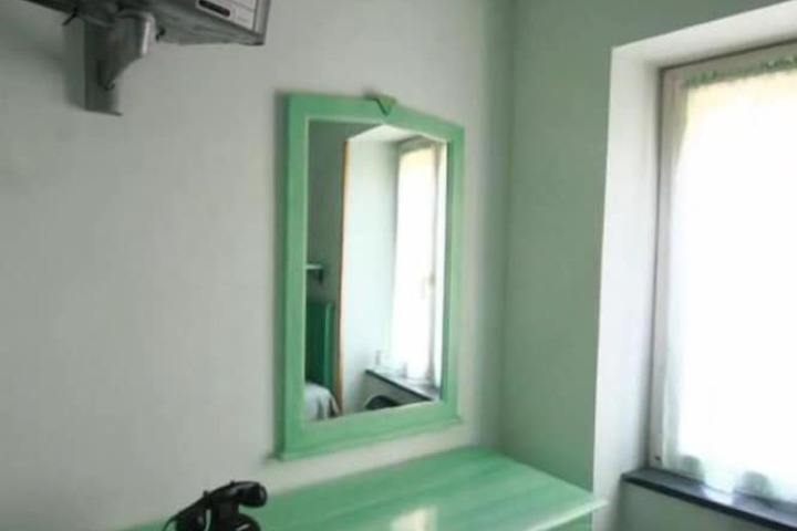 Room 13 of 29