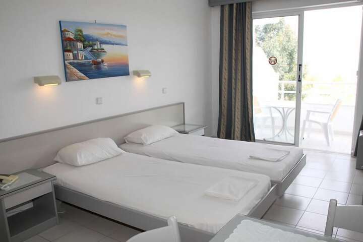 Room 4 of 32