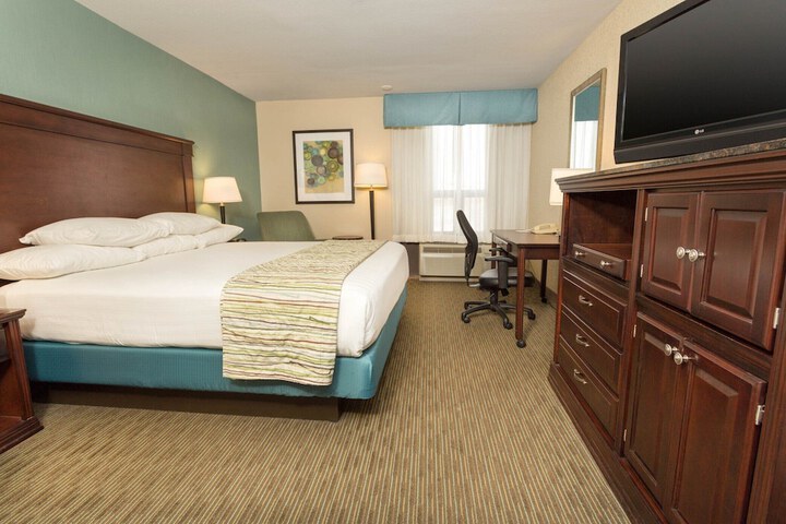 Room 9 of 33