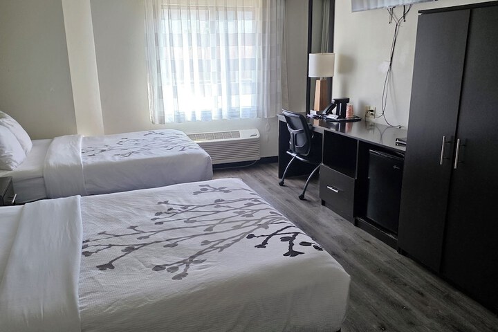 Room 8 of 30