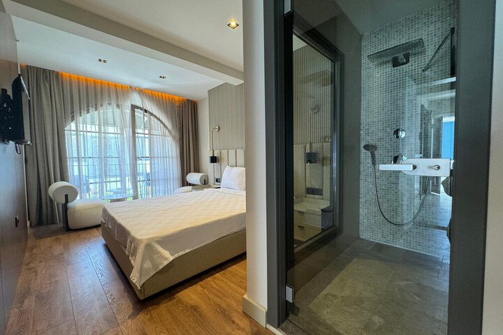 Room 32 of 59