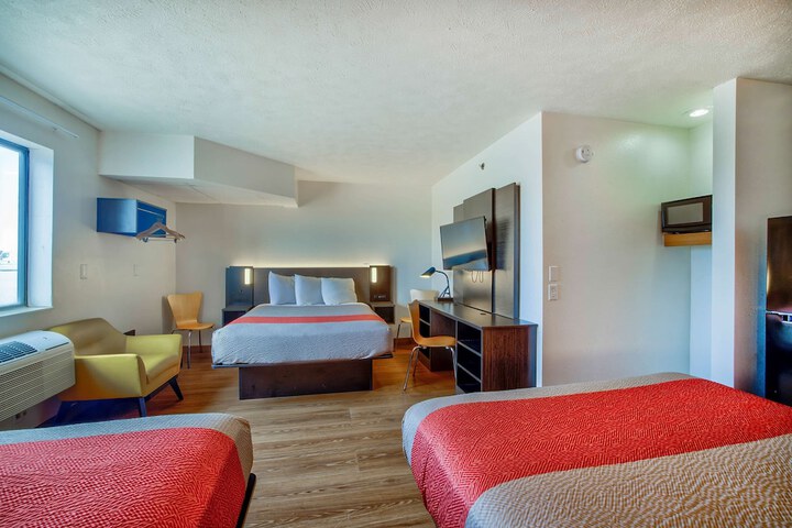 Room 32 of 62