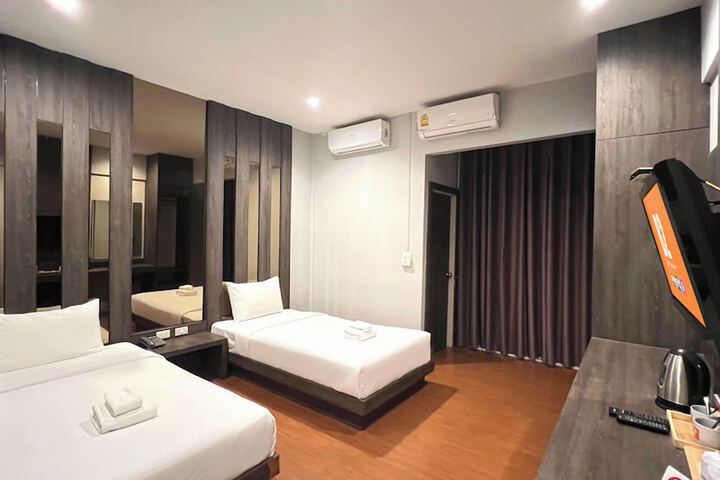 Room 25 of 46