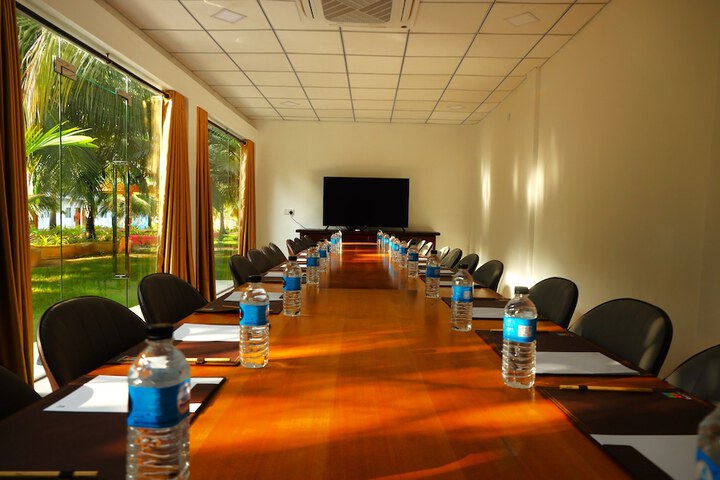 Business Center 33 of 40